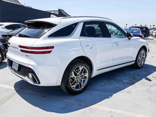 Uyuni White 2025 Genesis GV70 2.5T