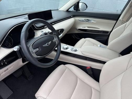 2023 Genesis GV70 2.5T