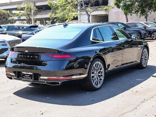Vik Black 2026 Genesis G90 3.5T e-SC