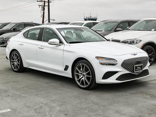 Alta White 2025 Genesis G70 2.5T