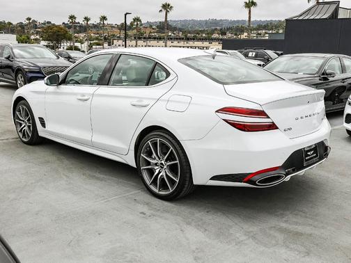 Alta White 2025 Genesis G70 2.5T