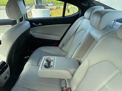 Alta White 2025 Genesis G70 2.5T