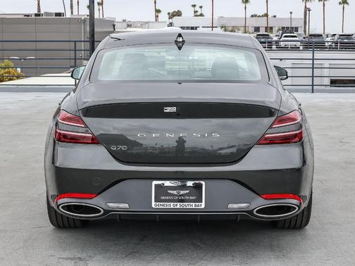 Makalu Gray 2026 Genesis G70 2.5T
