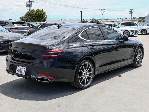 Vik Black 2026 Genesis G70 2.5T Prestige