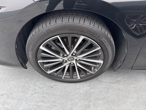 Obsidian Black 2022 Lexus ES 350 Base