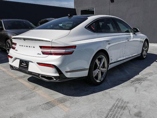 Uyuni White 2026 Genesis G80 2.5T