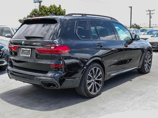 Black Sapphire Metallic 2021 BMW X7 M50i