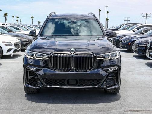 Black Sapphire Metallic 2021 BMW X7 M50i