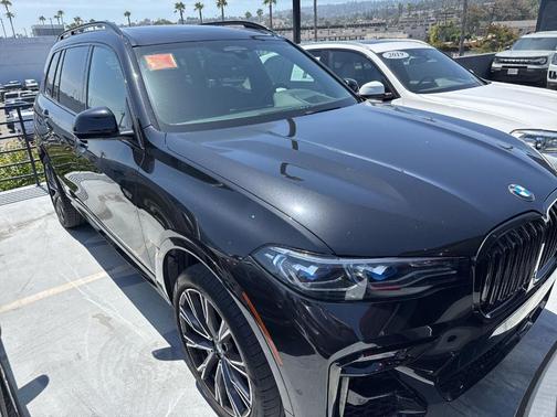 Black Sapphire Metallic 2021 BMW X7 M50i