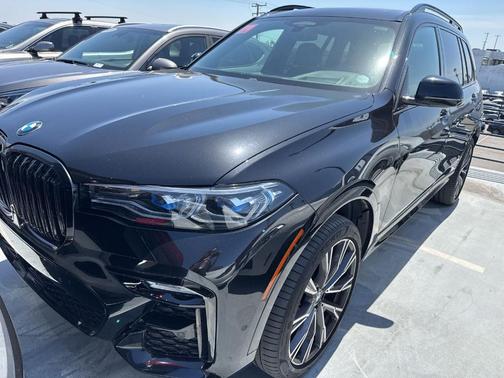Black Sapphire Metallic 2021 BMW X7 M50i
