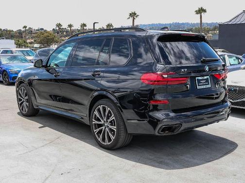Black Sapphire Metallic 2021 BMW X7 M50i
