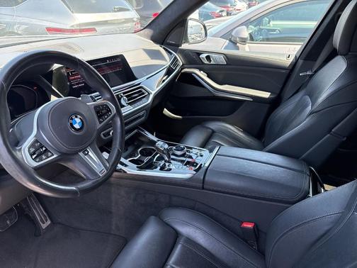 Black Sapphire Metallic 2021 BMW X7 M50i