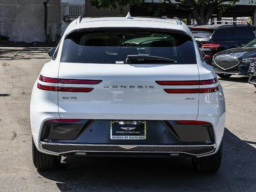 Uyuni White 2026 Genesis GV70 2.5T Advanced