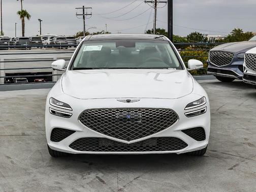 Uyuni White 2026 Genesis G70 2.5T Prestige