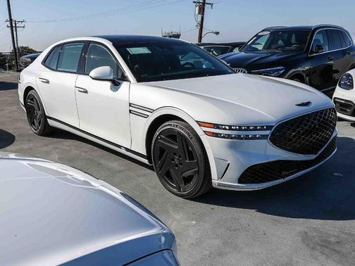 Uyuni White 2026 Genesis G90 3.5T e-SC Prestige Black