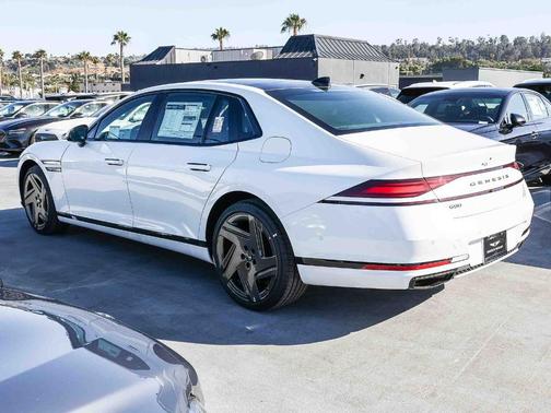 Uyuni White 2026 Genesis G90 3.5T e-SC Prestige Black