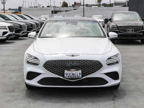 Uyuni White 2026 Genesis G70 2.5T Prestige