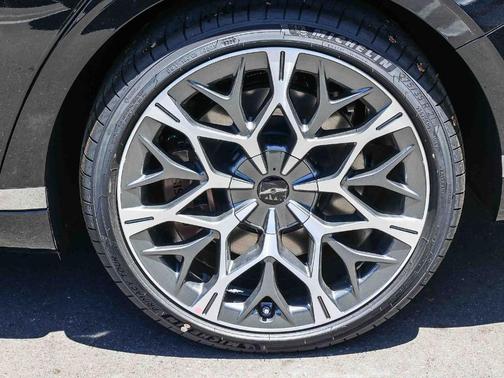 Vik Black 2026 Genesis G90 3.5T e-SC