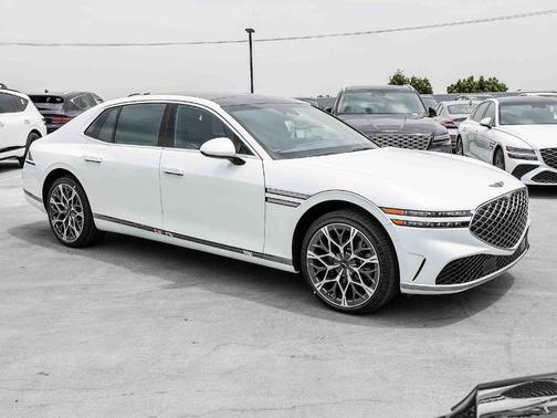 Uyuni White 2026 Genesis G90 3.5T e-SC