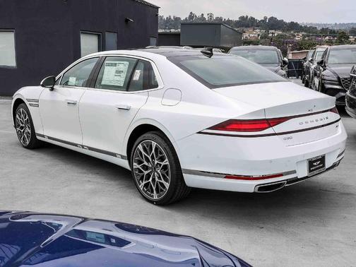 Uyuni White 2026 Genesis G90 3.5T e-SC