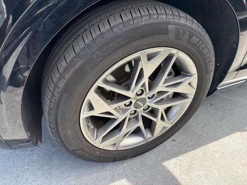 Vik Black 2025 Genesis GV70 2.5T