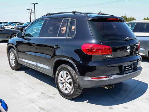 Deep Black 2016 Volkswagen Tiguan S