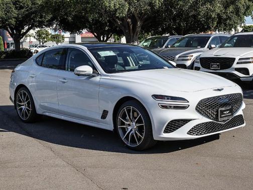 Uyuni White 2026 Genesis G70 2.5T Prestige
