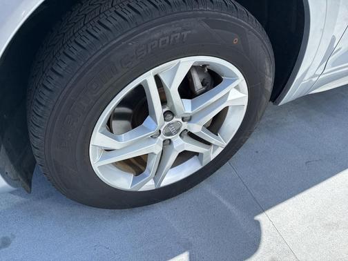 Florett Silver Metallic 2019 Audi Q5 2.0T Premium