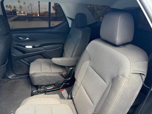 Summit White 2020 Chevrolet Traverse LT Cloth