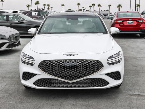Uyuni White 2026 Genesis G70 3.3T Sport Prestige