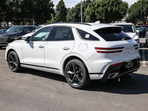 Uyuni White 2026 Genesis GV70 2.5T Sport Prestige