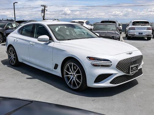 Uyuni White 2025 Genesis G70 2.5T