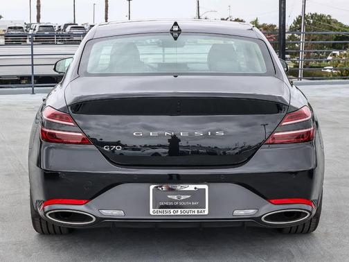 Vik Black 2026 Genesis G70 2.5T Prestige