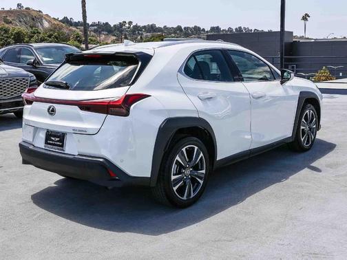 White Pearl 2024 Lexus UX 250h Base