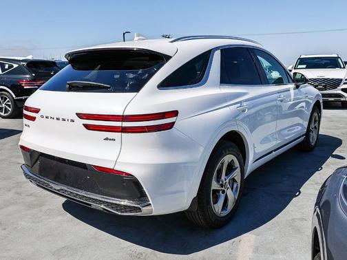 Uyuni White 2026 Genesis GV70 2.5T