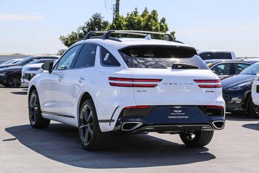 Uyuni White 2026 Genesis GV70 3.5T Sport Prestige