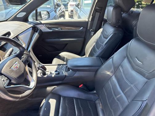 Wilder Metallic 2022 Cadillac XT6 Premium Luxury AWD