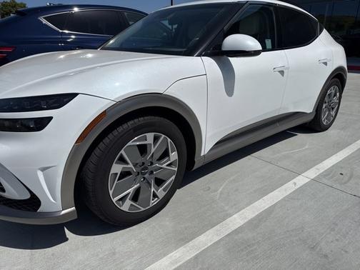 2024 Genesis GV60 Standard