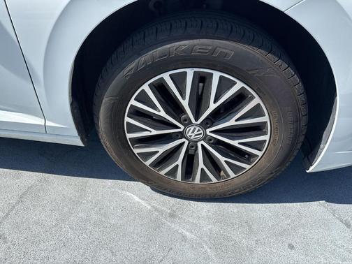 Pure White 2019 Volkswagen Jetta 1.4T SEL