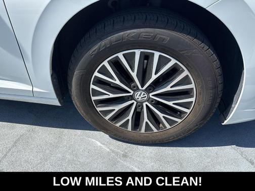 Pure White 2019 Volkswagen Jetta 1.4T SEL