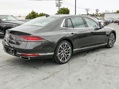 Makalu Gray 2026 Genesis G90 3.5T e-SC
