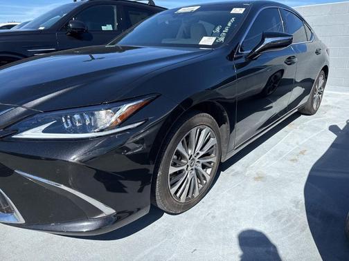 2025 Lexus ES 300h Base