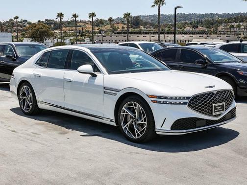 Uyuni White 2023 Genesis G90 3.5T