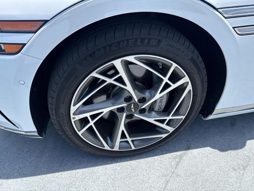 Uyuni White 2023 Genesis G90 3.5T