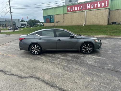 2020 Nissan Altima SR FWD