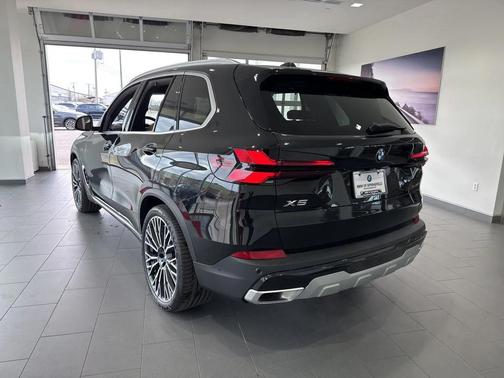 Black Sapphire Metallic 2026 BMW X5 xDrive40i