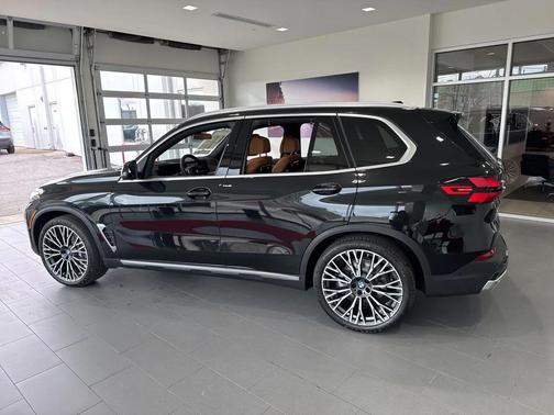 Black Sapphire Metallic 2026 BMW X5 xDrive40i