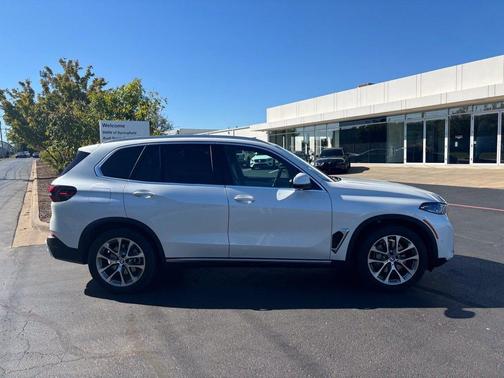White Metallic 2026 BMW X5 xDrive40i