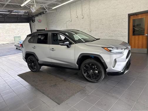2025 Toyota RAV4 Hybrid SE