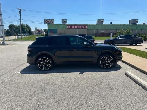 2022 Porsche Cayenne Base